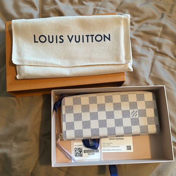 Louis Vuitton Handbags - 🍒Louis Vuitton Clemence Wallet